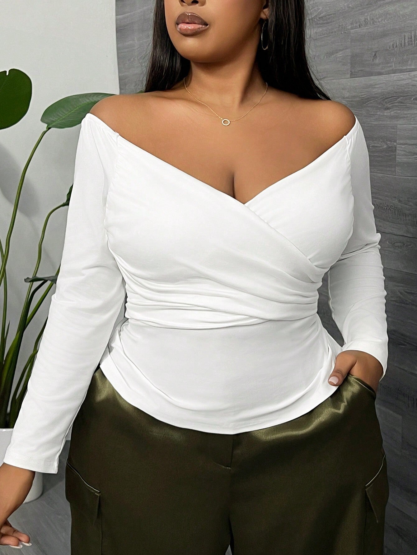 Plus Size Women's V-Neck T-Shirt – Simple Style Slim Fit Long/Short Sleeve Top for Autumn & Winter