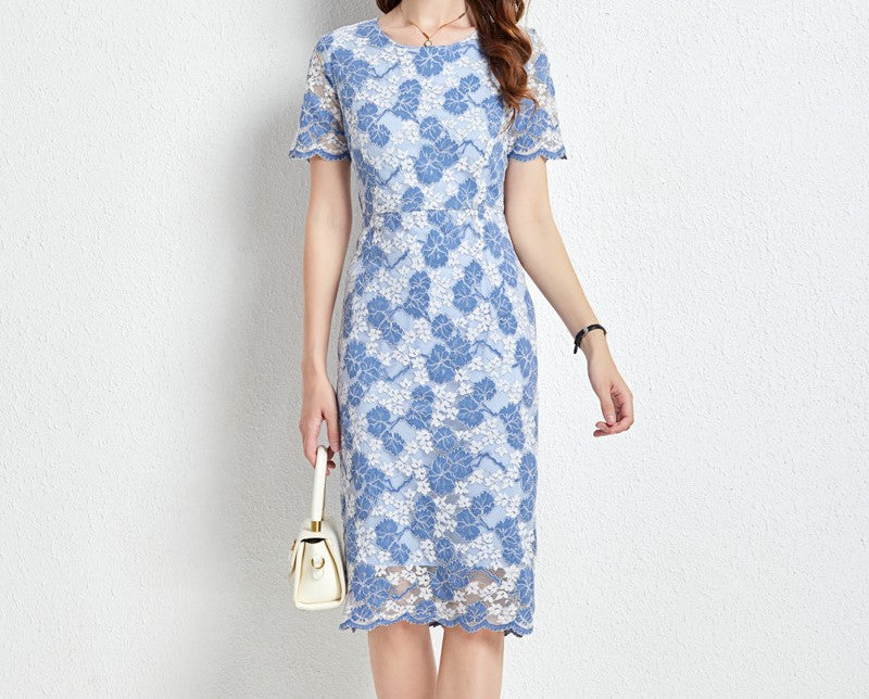 Plus-Size Fitted Summer Dress – Hip-Hugging, Mid-Length Floral French Style, Casual Chic