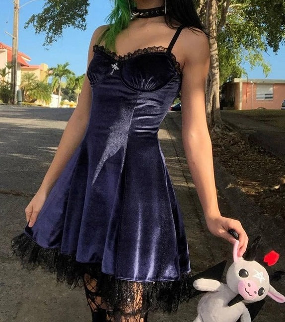 Dark-Style Lace-Trimmed Halter Princess Dress – Spring & Summer
