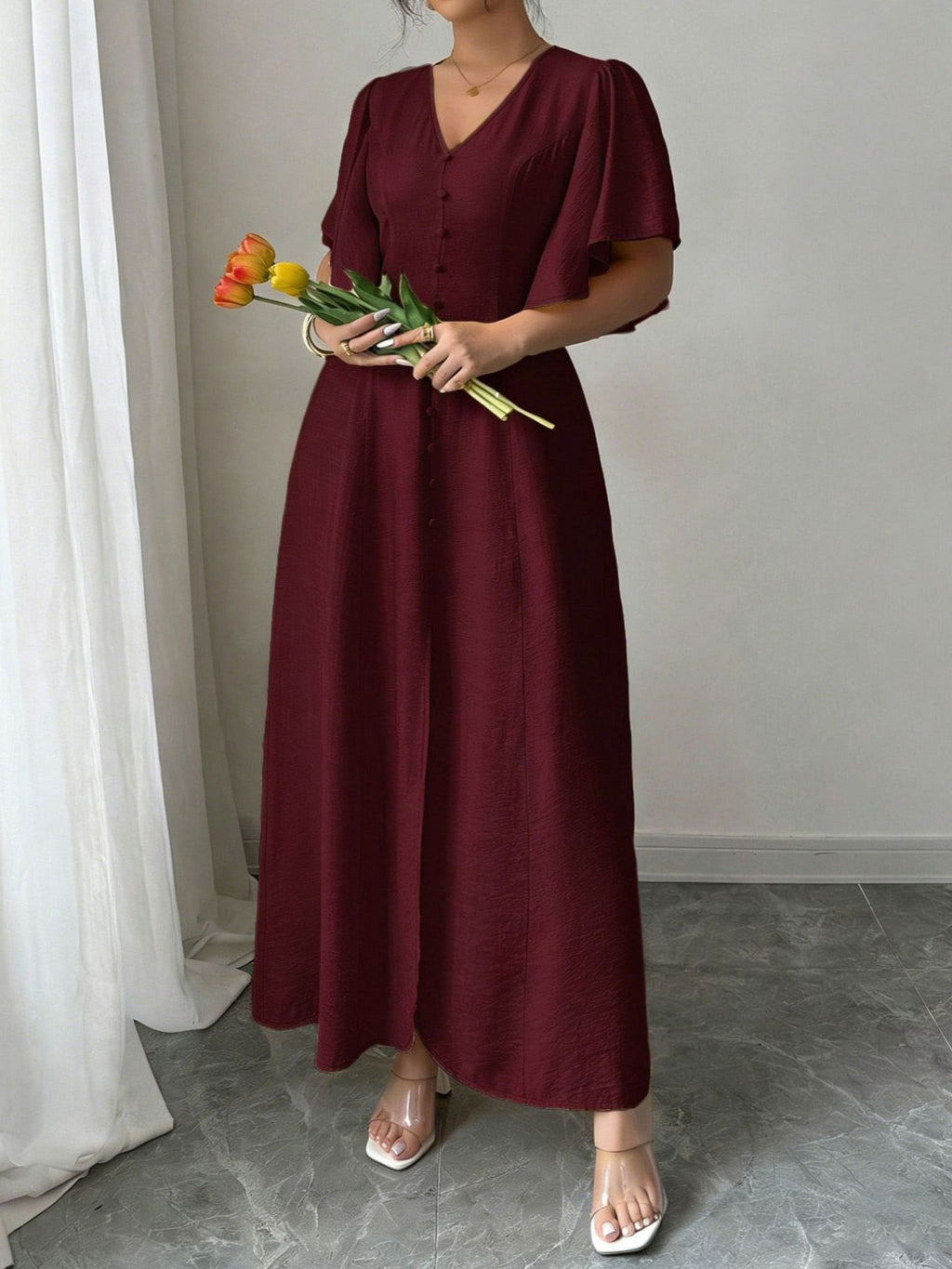 New Elegant Buttoned Plus-Size Women's Maxi Dress with Relaxed Fit and Timeless Style