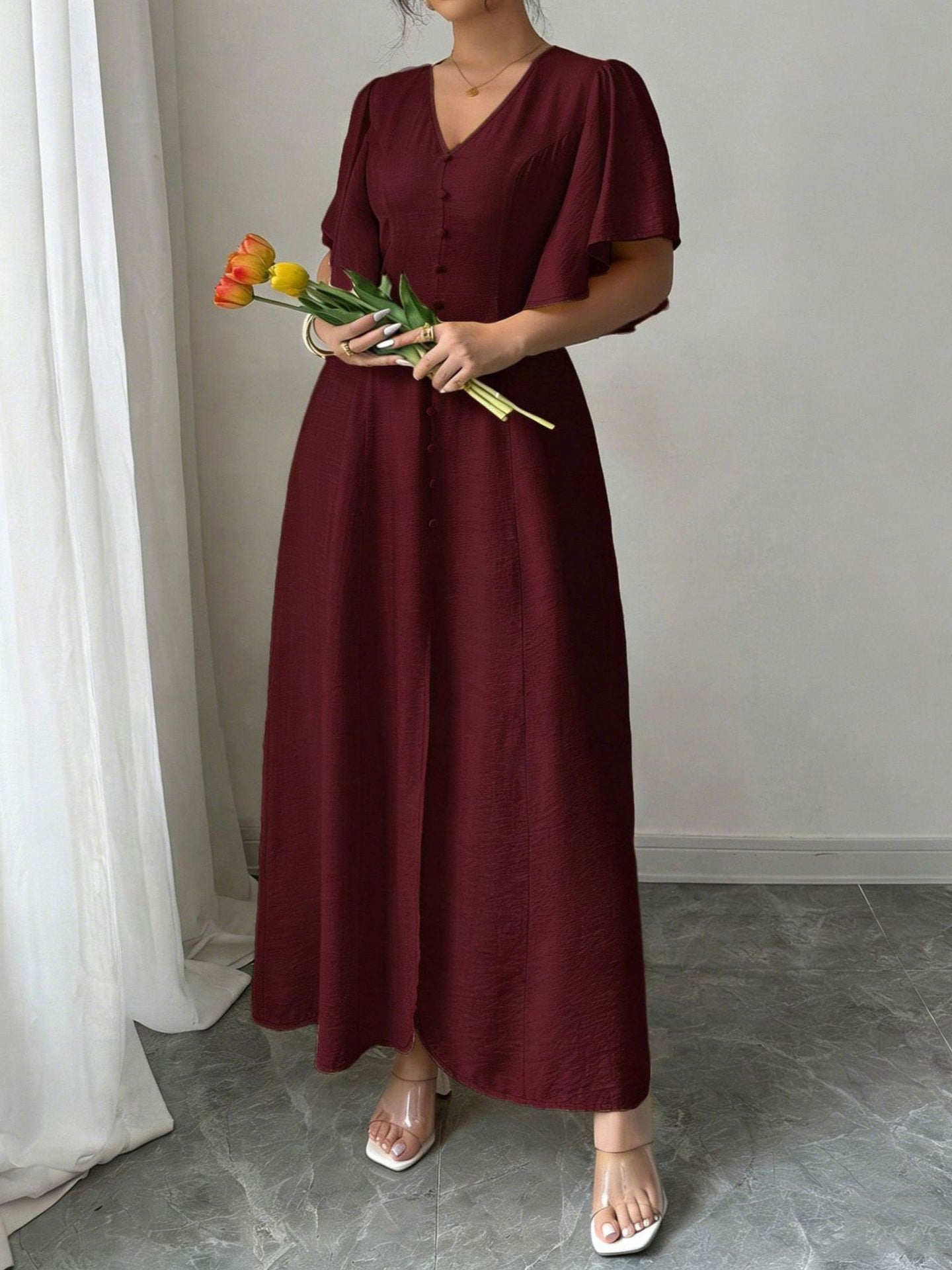New Elegant Buttoned Plus-Size Women's Maxi Dress with Relaxed Fit and Timeless Style
