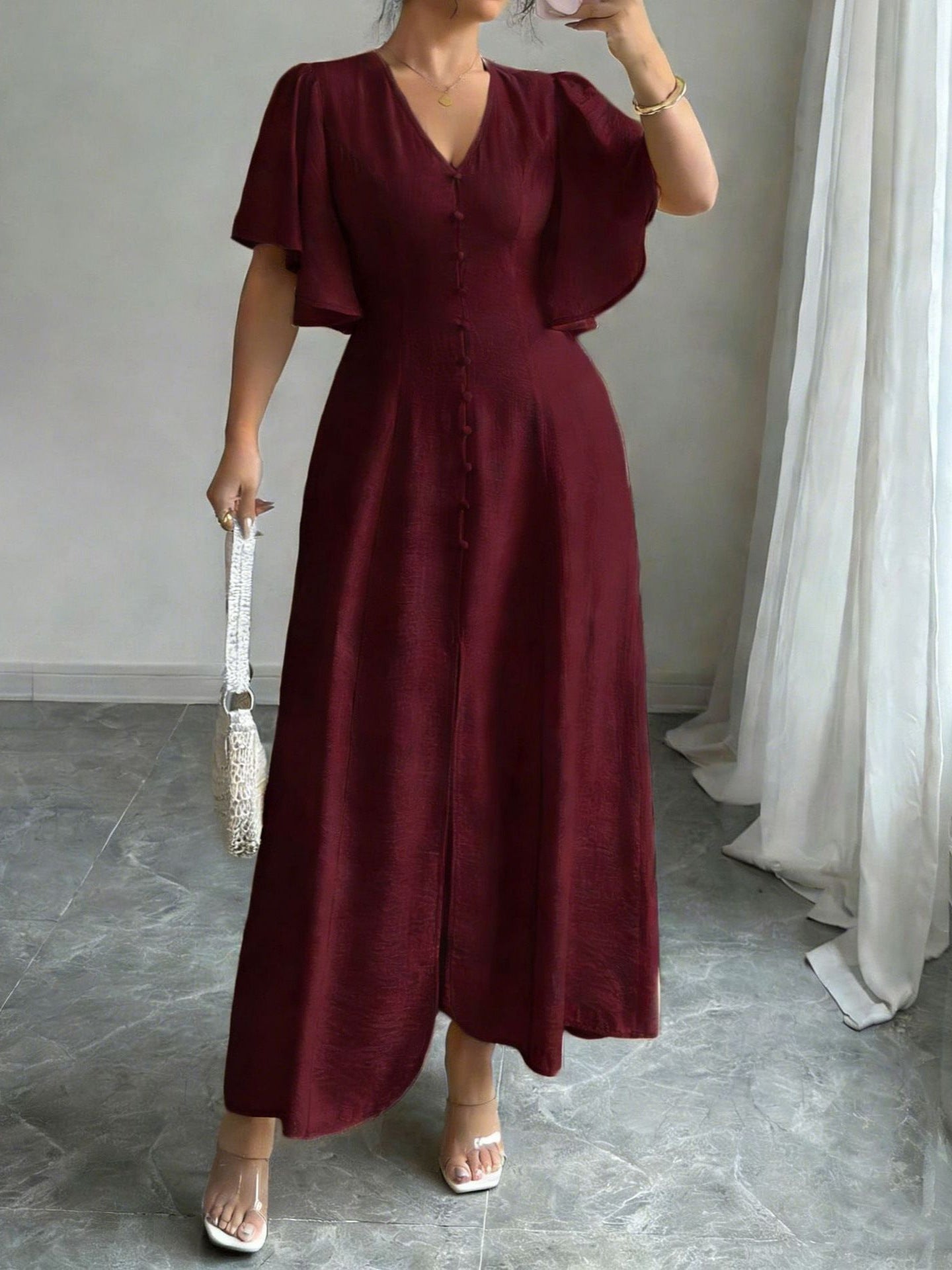 New Elegant Buttoned Plus-Size Women's Maxi Dress with Relaxed Fit and Timeless Style