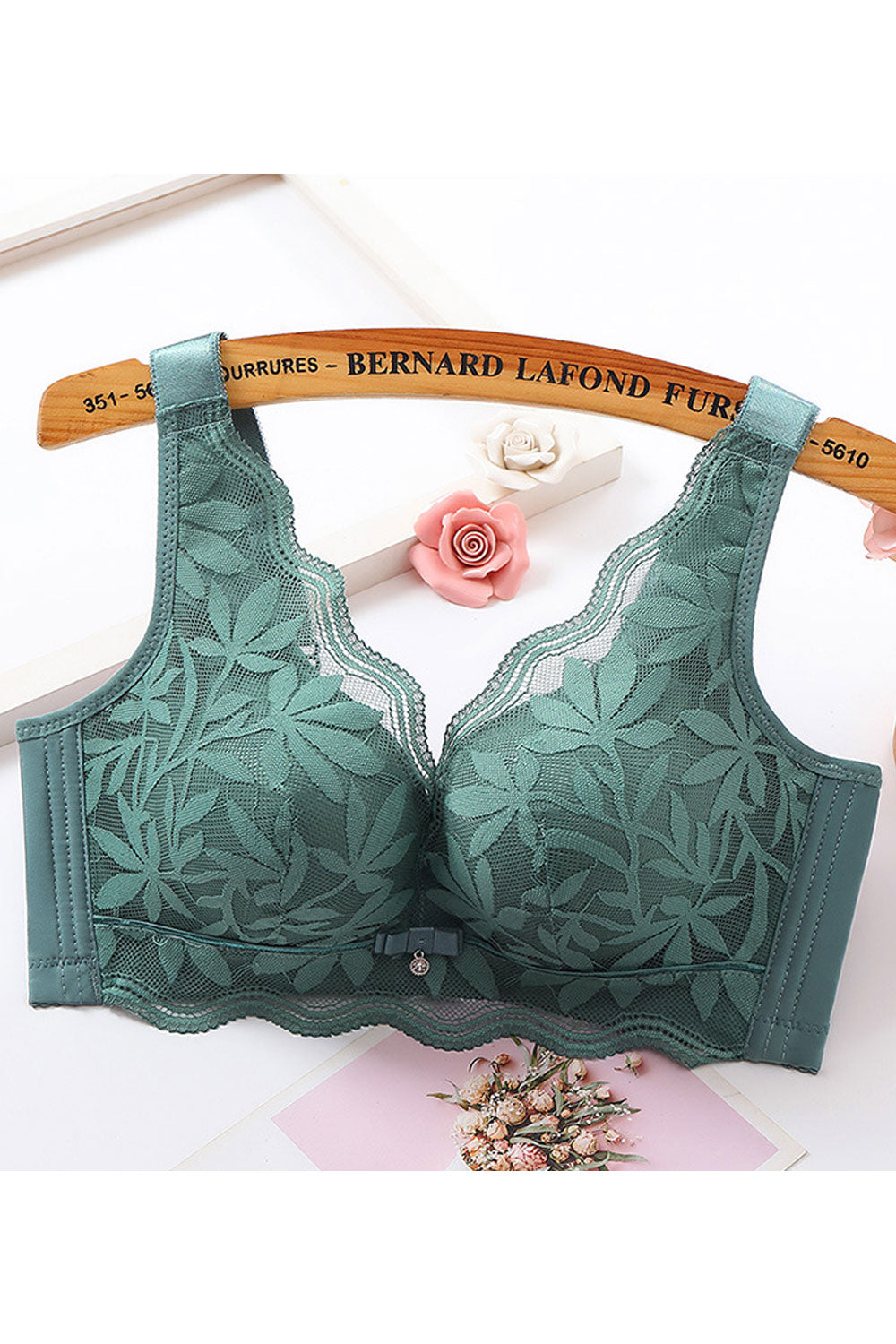 Women New Beautiful Gathering, Pushing up, Adjusting type, Receiving Side Breasts Fixed Shoulder Straps Back Four Rows of Buckle