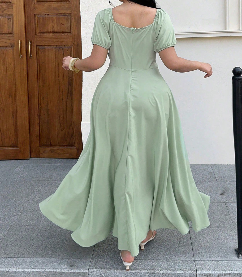 Women's Plus Size Square-Neck Solid Color Waist Dress