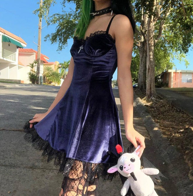 Dark-Style Lace-Trimmed Halter Princess Dress – Spring & Summer