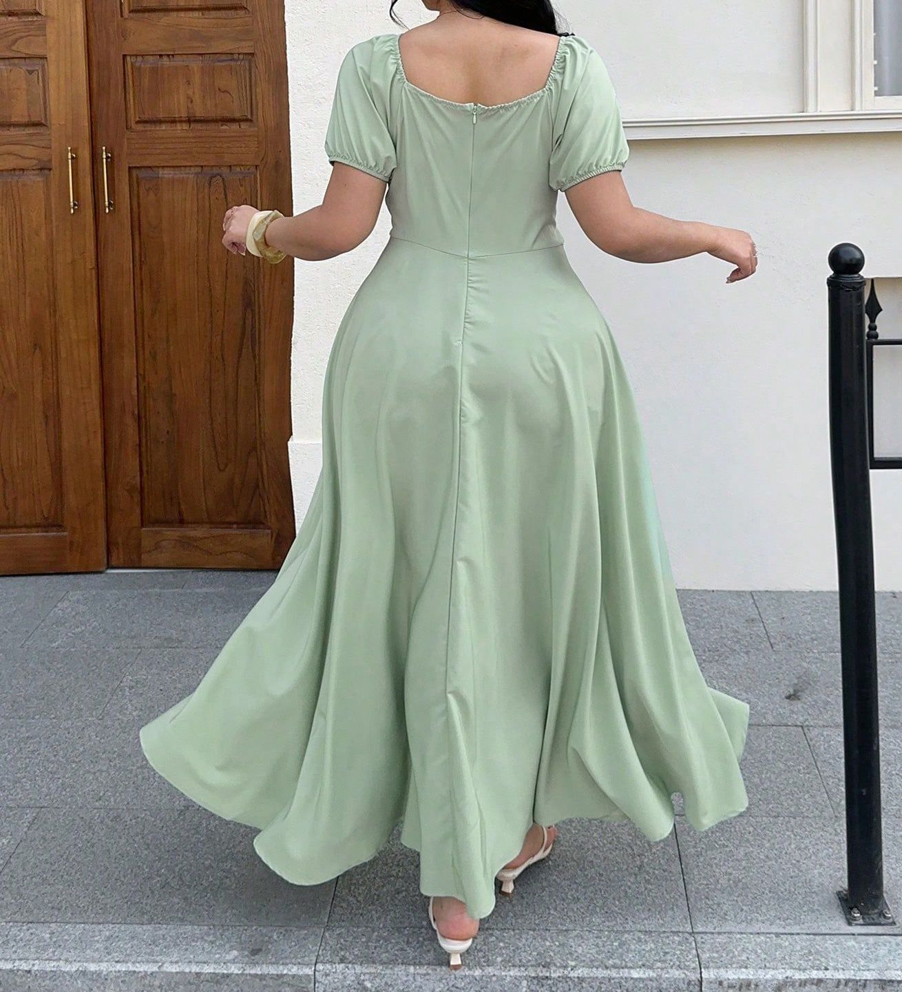 Women's Plus Size Square-Neck Solid Color Waist Dress