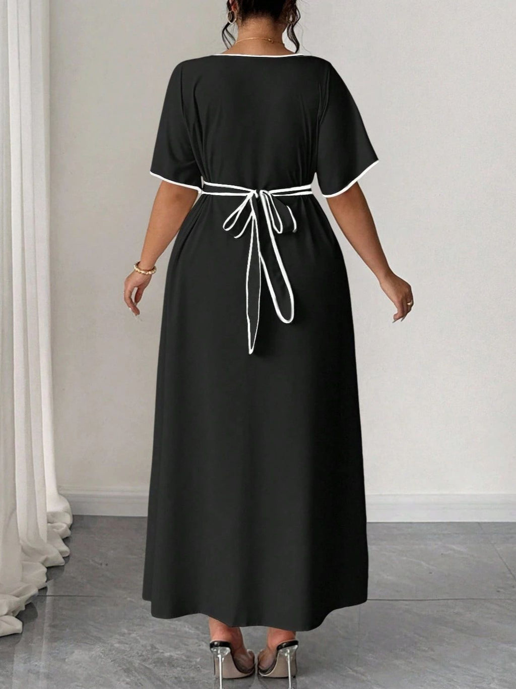 Women's Plus-Size Elegant Midi Dress with Flattering Fit, Soft Fabric, Classic Style, Comfortable Everyday Wear