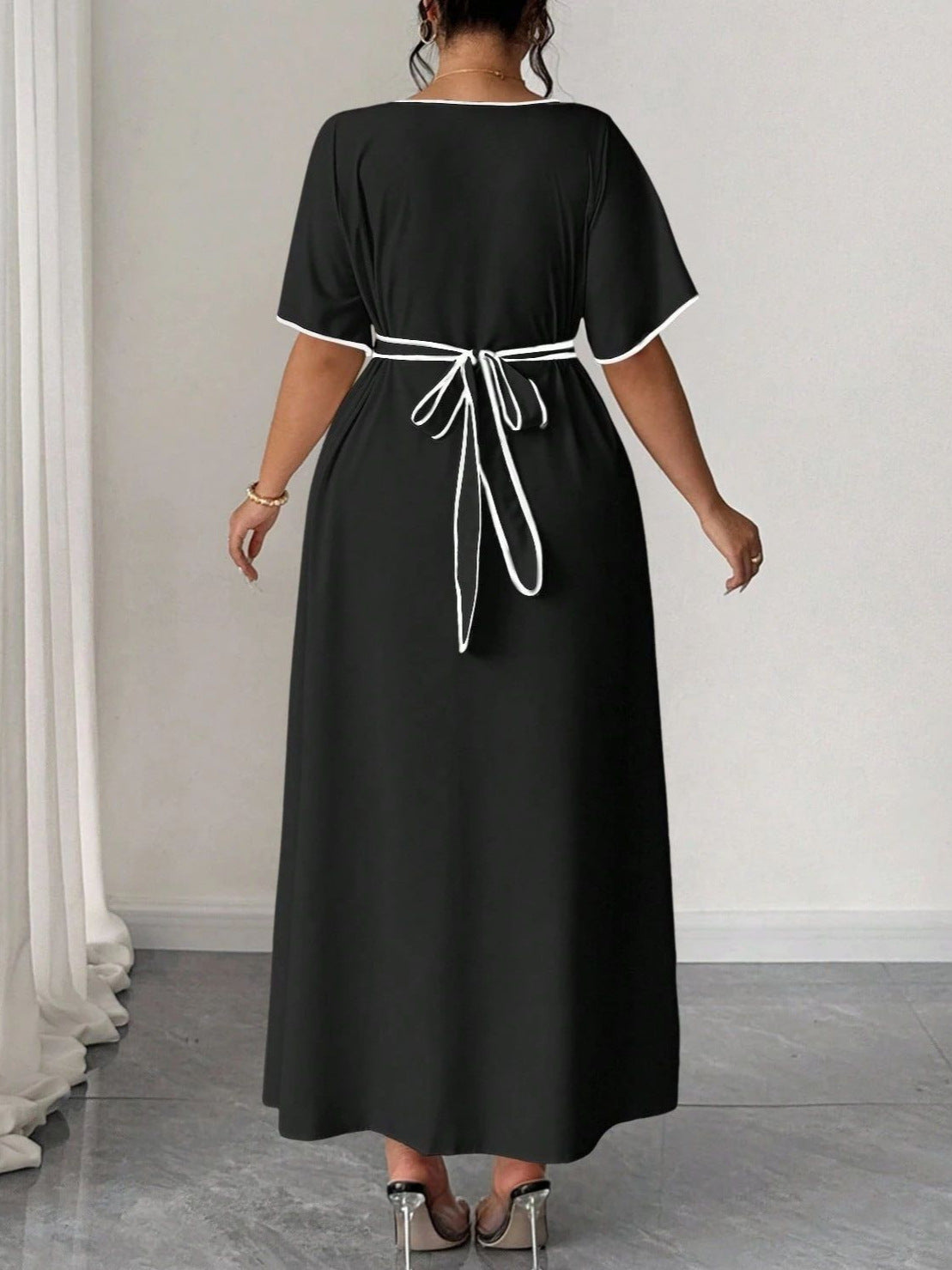 Women's Plus-Size Elegant Midi Dress with Flattering Fit, Soft Fabric, Classic Style, Comfortable Everyday Wear