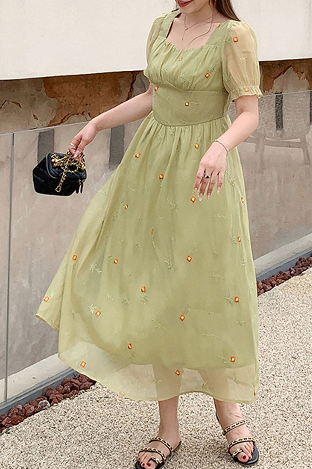 Women Plus New Retro Design Fashionable Square Collar Short Puff Sleeves Embroidery Pattern Classical Style Summer Waist Slimmin