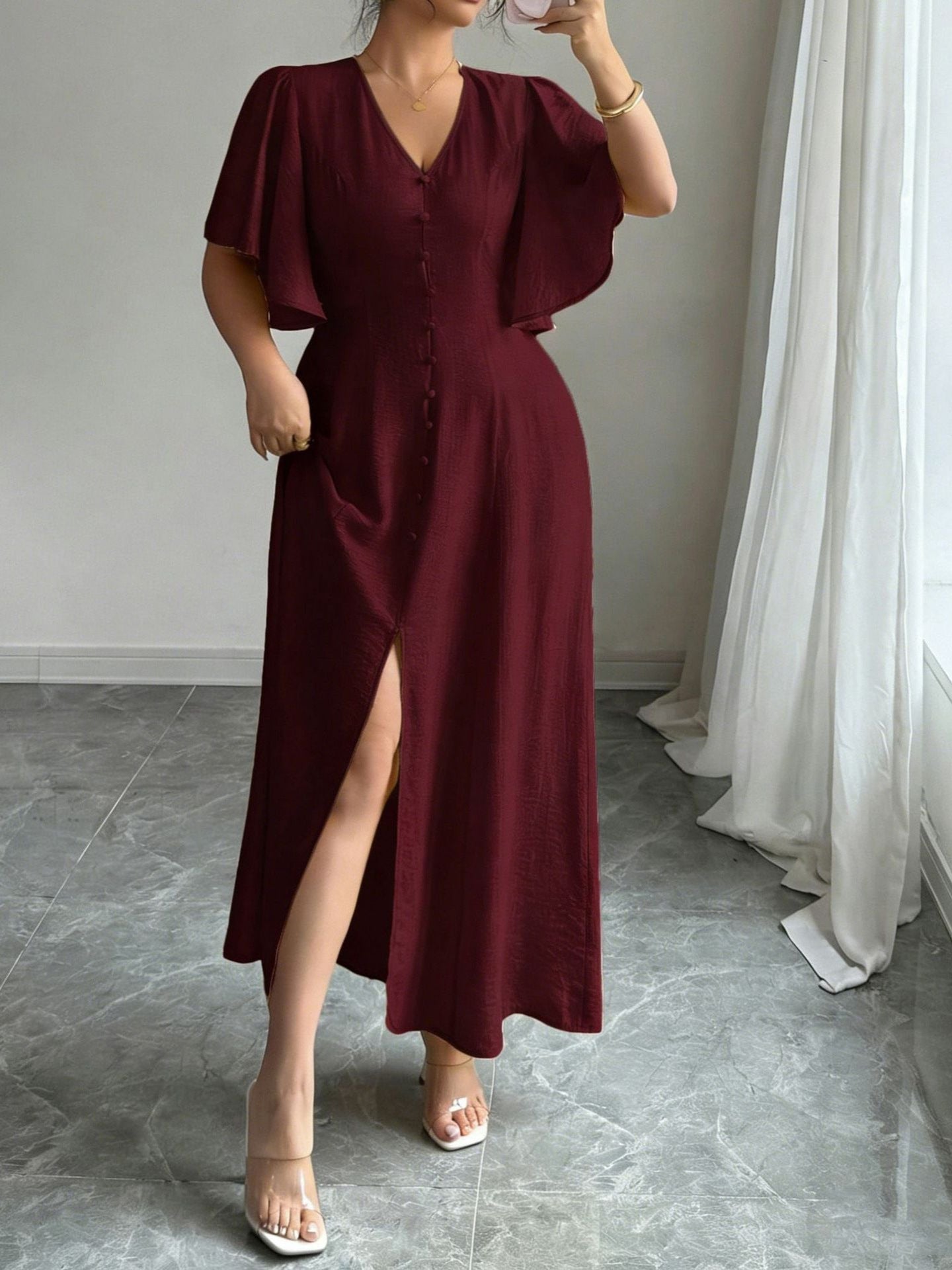 New Elegant Buttoned Plus-Size Women's Maxi Dress with Relaxed Fit and Timeless Style
