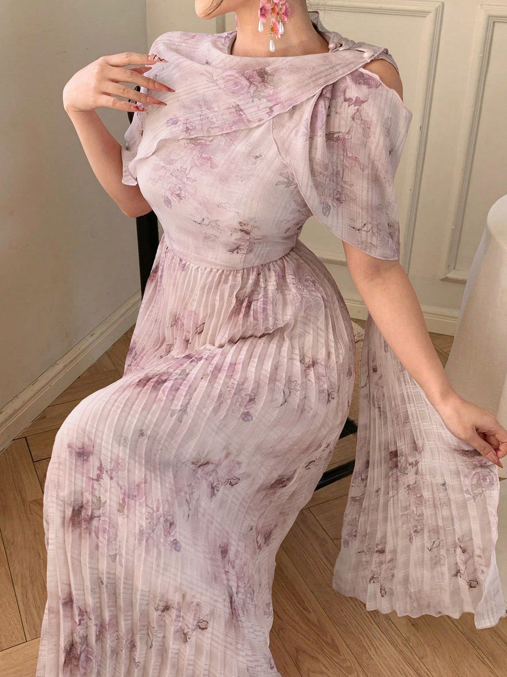 Women's Elegant Floral Pleated Maxi Dress with Ruffle Details, Waist-Defining Fit, Romantic Long Dress