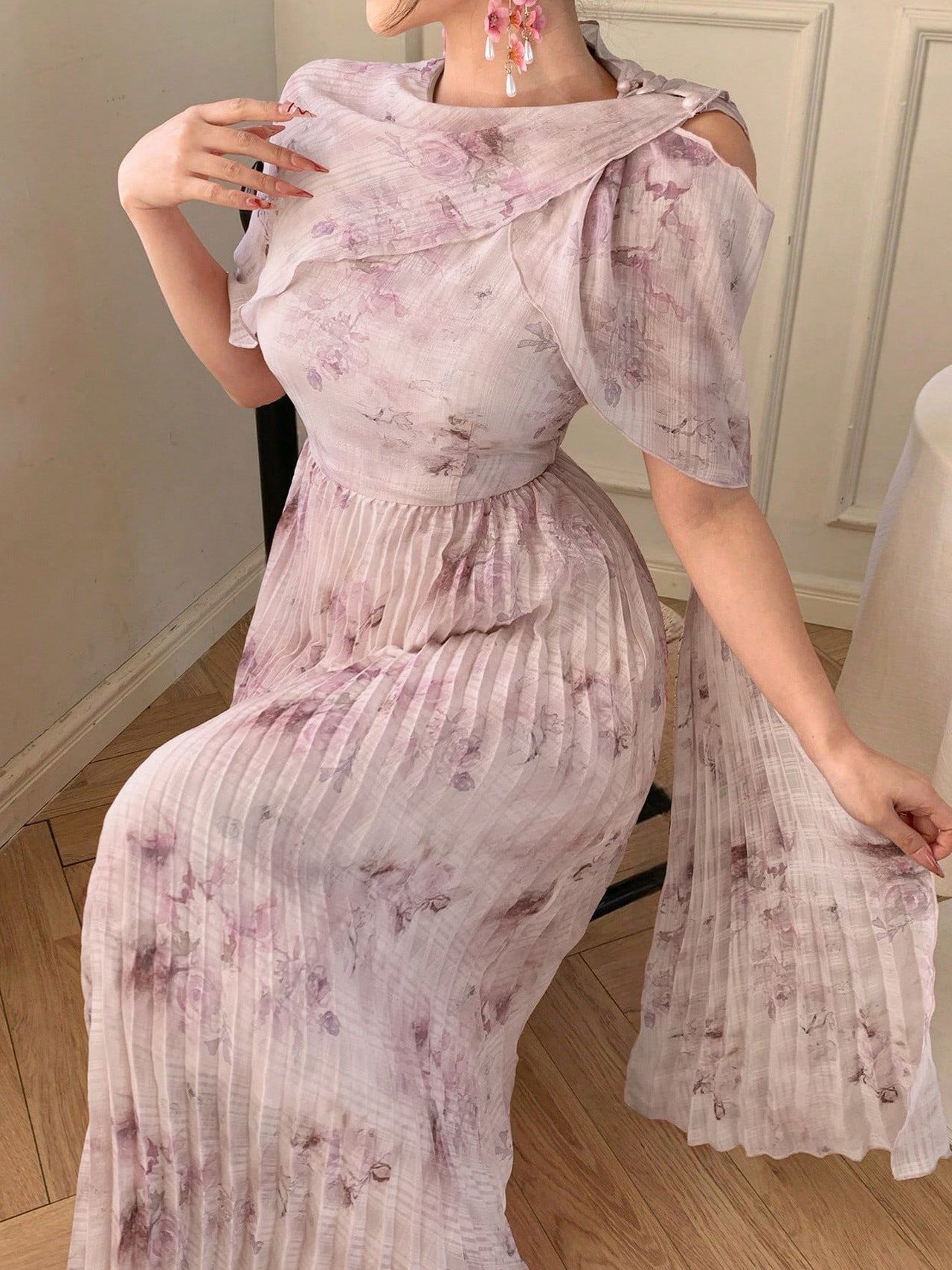 Women's Elegant Floral Pleated Maxi Dress with Ruffle Details, Waist-Defining Fit, Romantic Long Dress