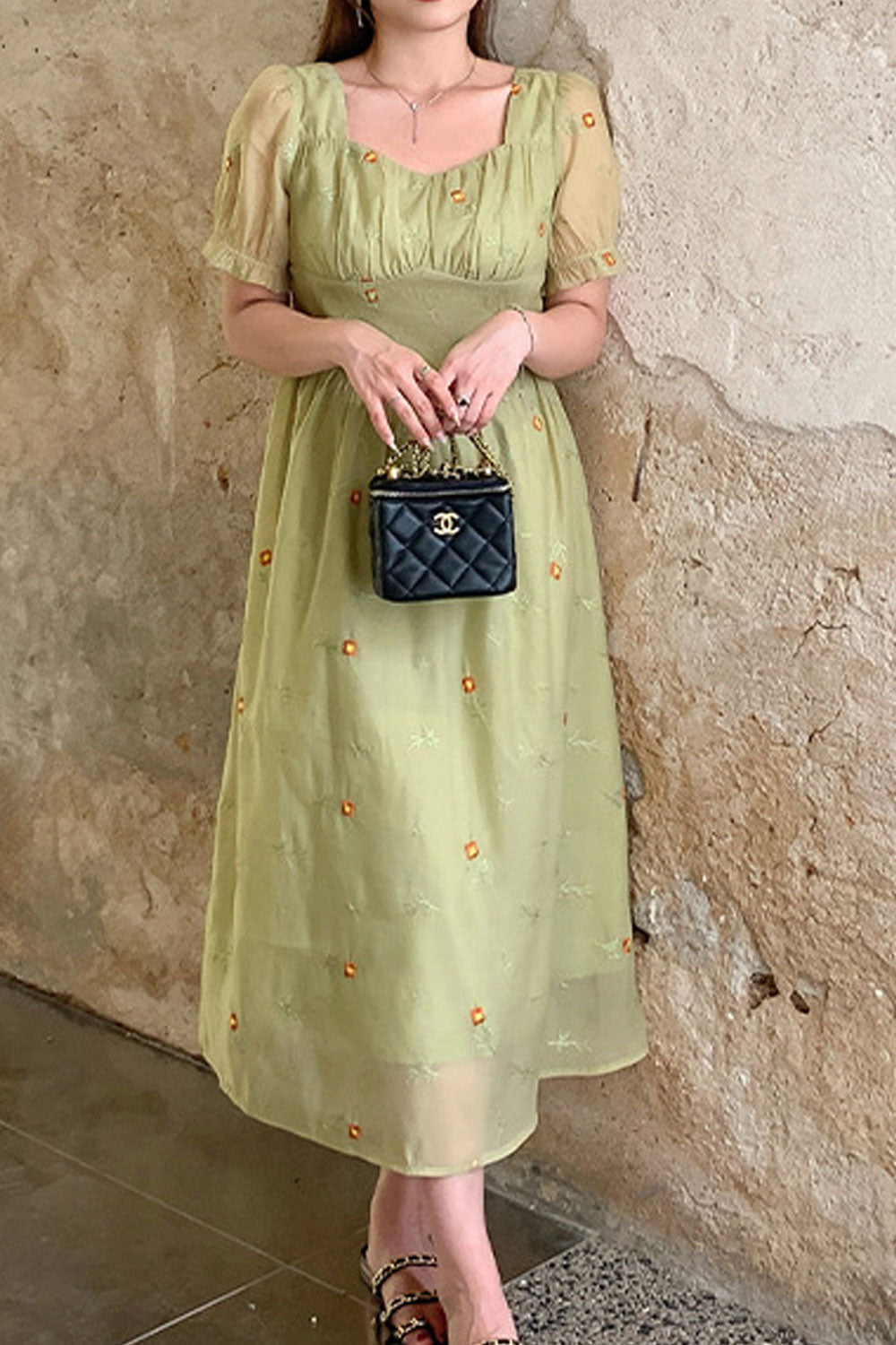 Women Plus New Retro Design Fashionable Square Collar Short Puff Sleeves Embroidery Pattern Classical Style Summer Waist Slimmin
