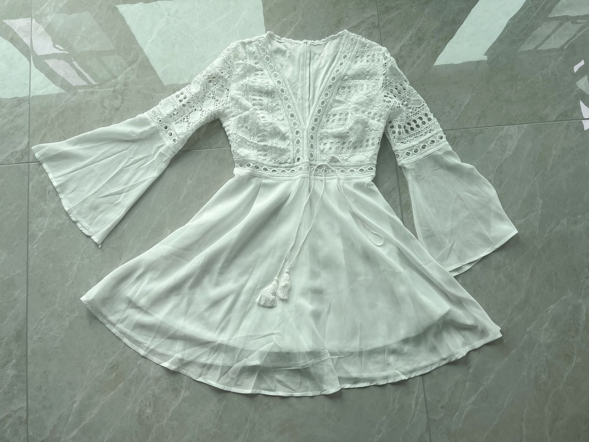Women’s Chiffon Dress Flying Sleeve Long Sleeve V-Neck Cut-Out Short Skirt Elegant Casual Wear