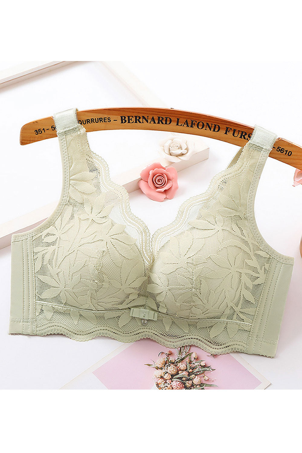 Women New Beautiful Gathering, Pushing up, Adjusting type, Receiving Side Breasts Fixed Shoulder Straps Back Four Rows of Buckle