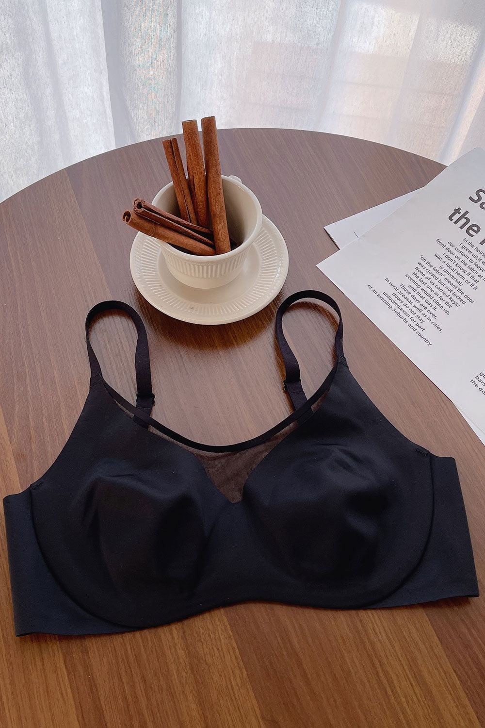 Women Beautiful Comfortable Ultra Thin Mold Cup Push-Up Seamless Without Rims Bra