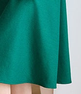Elegant Hepburn-Inspired Black Sleeveless Summer Dress with Defined Waist
