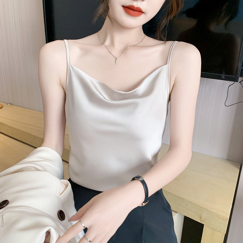 Real shot of a small camisole vest for women, with a suit inside, a white v-neck bottoming shirt.