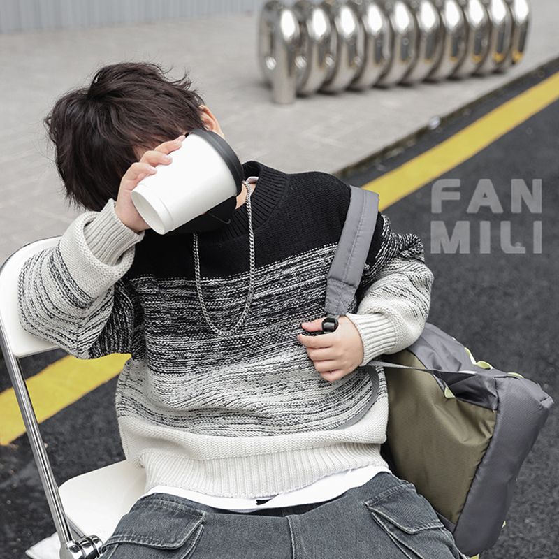 Boys Gradient Round Neck Pullover Knitwear