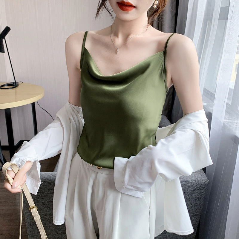 Real shot of a small camisole vest for women, with a suit inside, a white v-neck bottoming shirt.