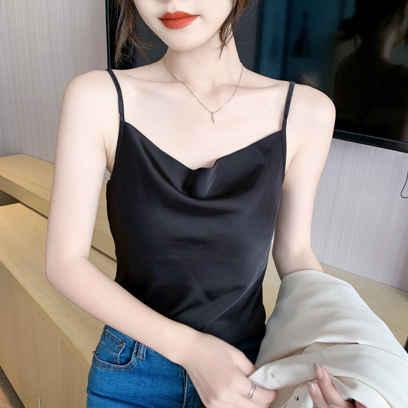Real shot of a small camisole vest for women, with a suit inside, a white v-neck bottoming shirt.