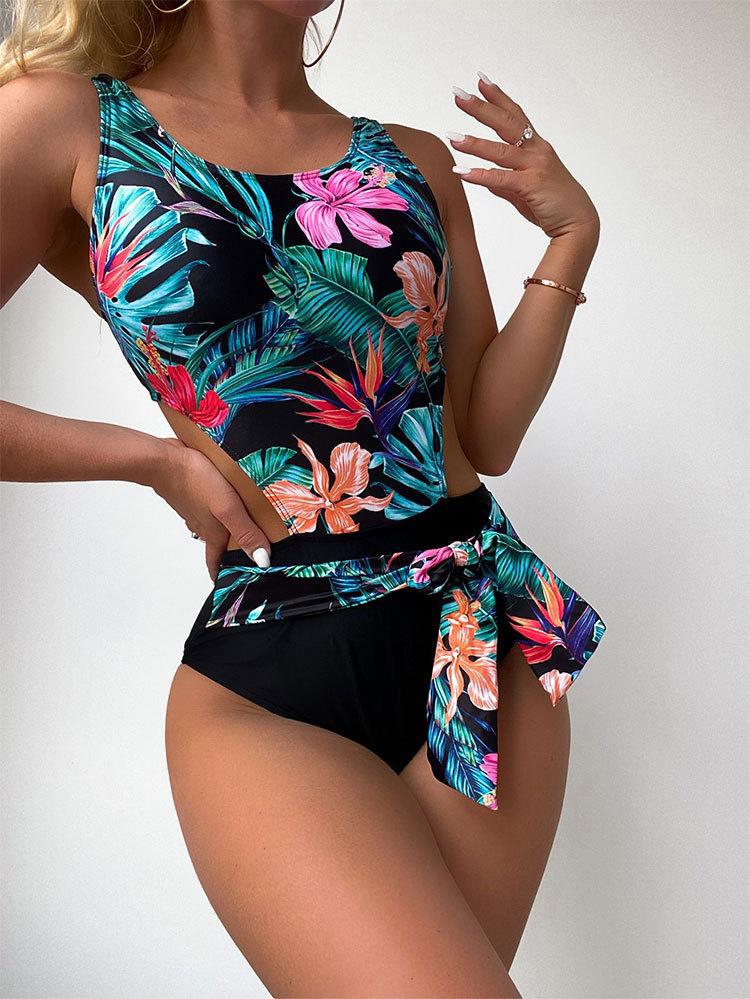 Women's Printed One-Piece Swimsuit - Slim Fit Stylish Swimwear for Beach & Pool
