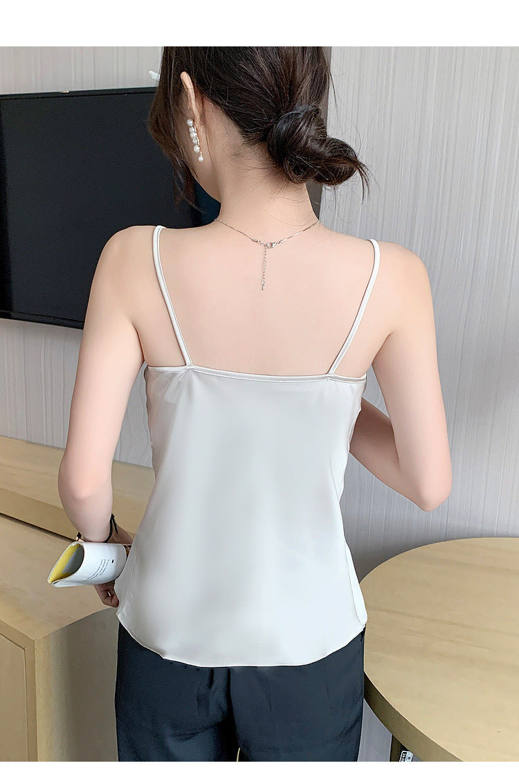 Real shot of a small camisole vest for women, with a suit inside, a white v-neck bottoming shirt.