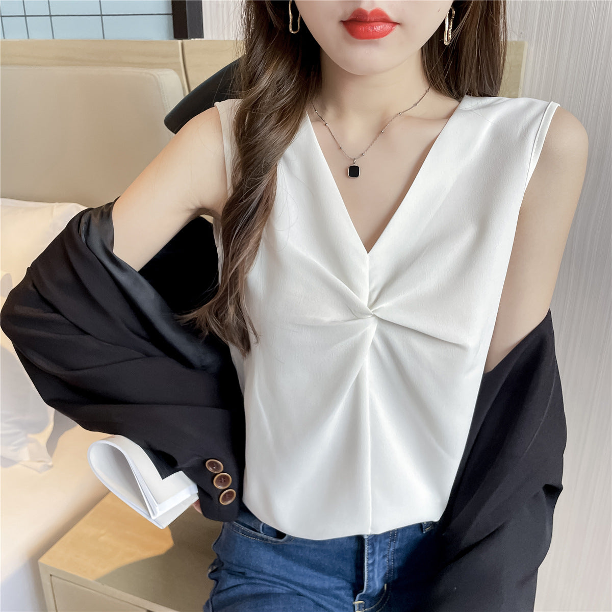 Niche Design Sleeveless V-Neck Camisole - Summer Essential Layer