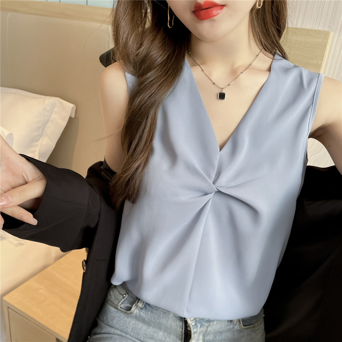 Niche Design Sleeveless V-Neck Camisole - Summer Essential Layer