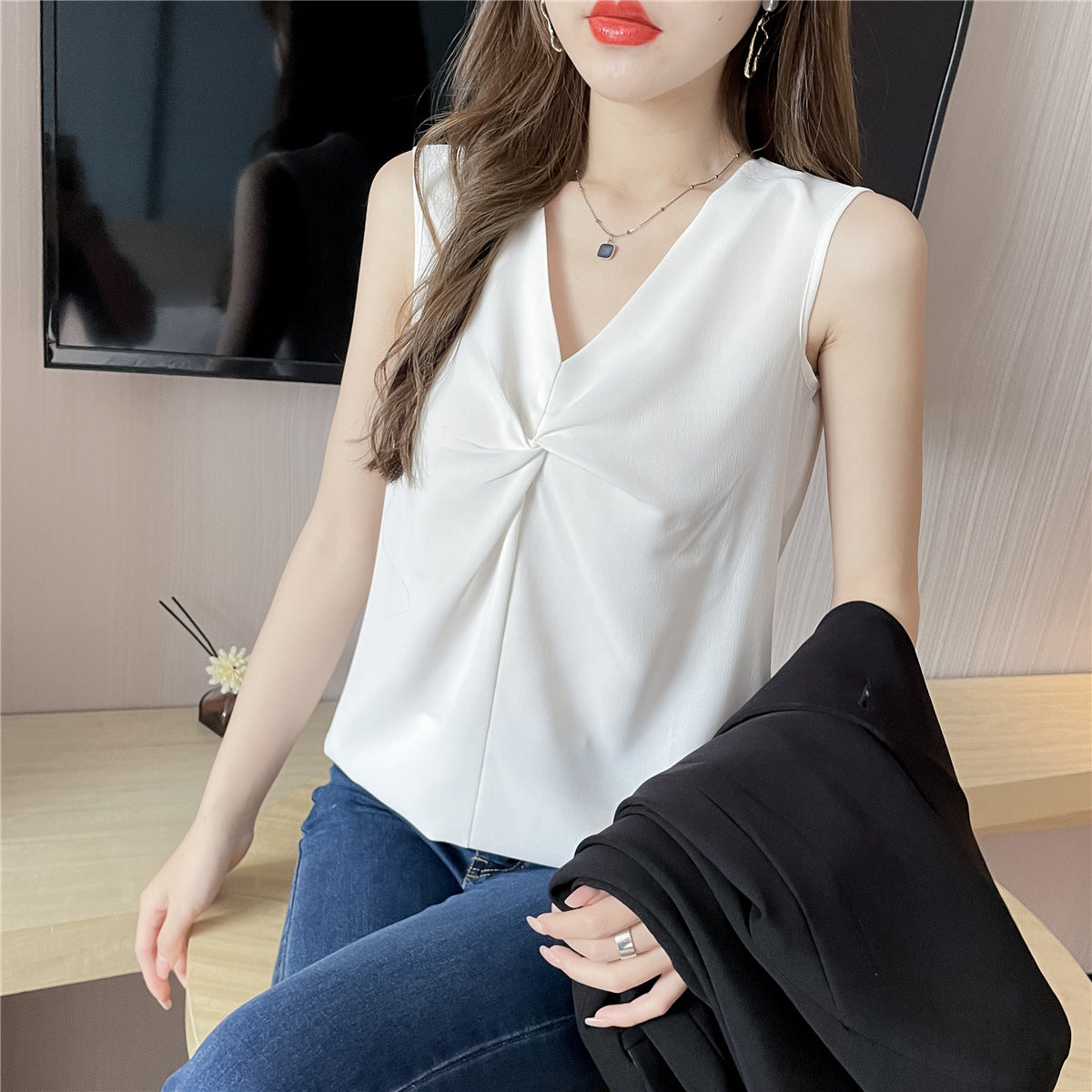 Niche Design Sleeveless V-Neck Camisole - Summer Essential Layer