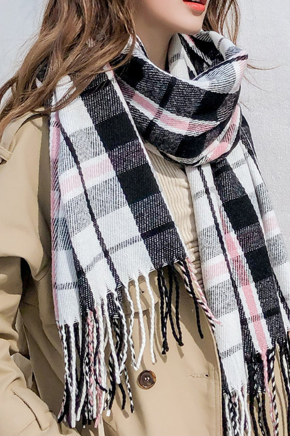 Women Charming Tassel Decorated Plaid Pattern Stylish Muffler