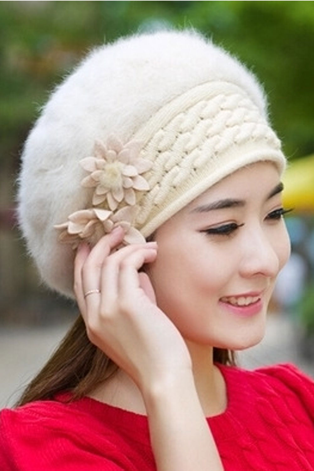 Women Winter Fashion Beautiful Flower Decoration Fleece Beret Hat