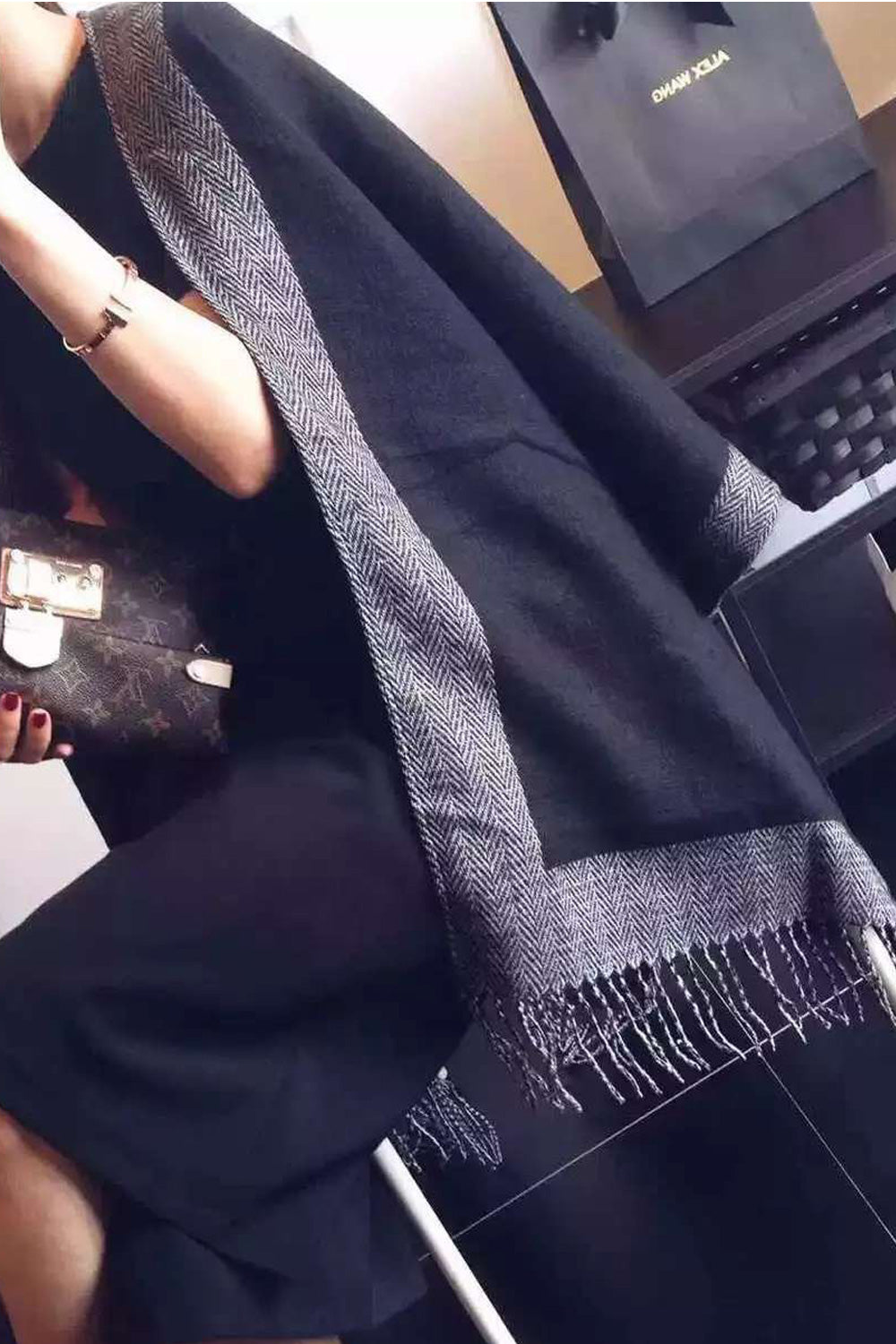 Women Fashionable Tassel Decorated Warm Classy Winter Shawl