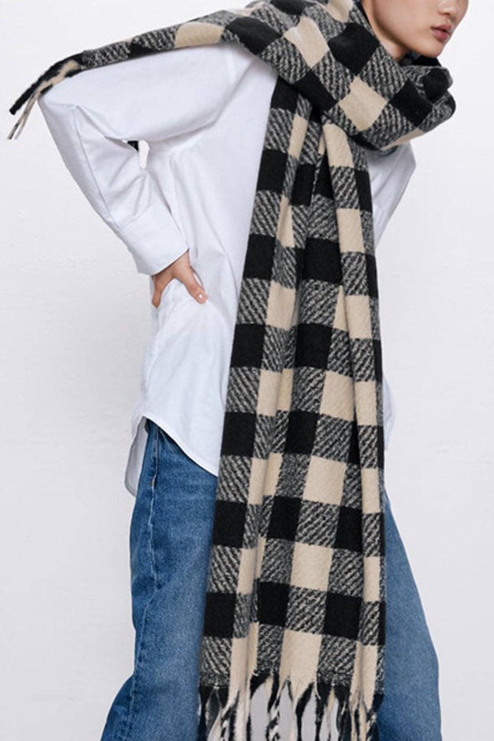 Women Charming Plaid Pattern Beautiful Tassel Decorated Shawl