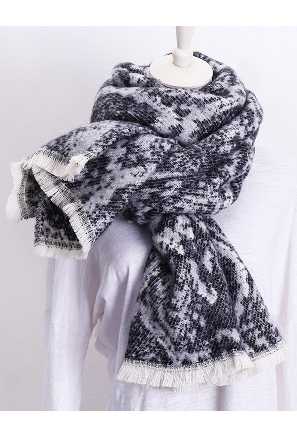 Women Thick Winter Season Printed Pattern Muffler