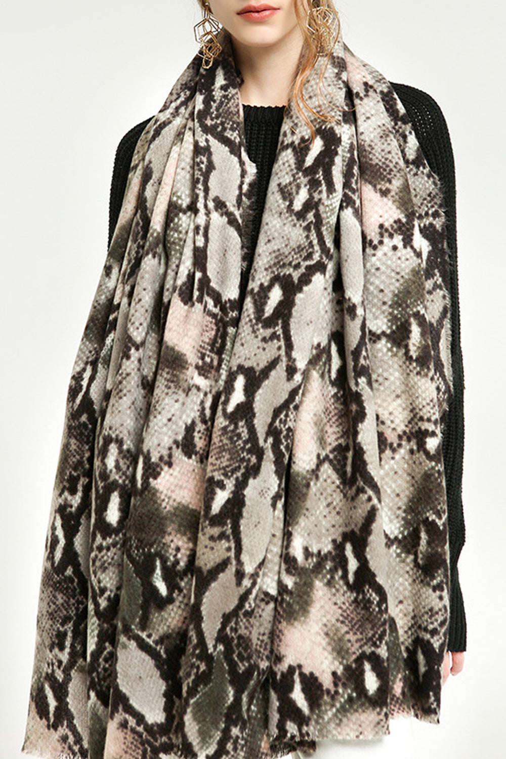 Women Beautiful Warm Casual Winter Season Snake Pattern Muffler