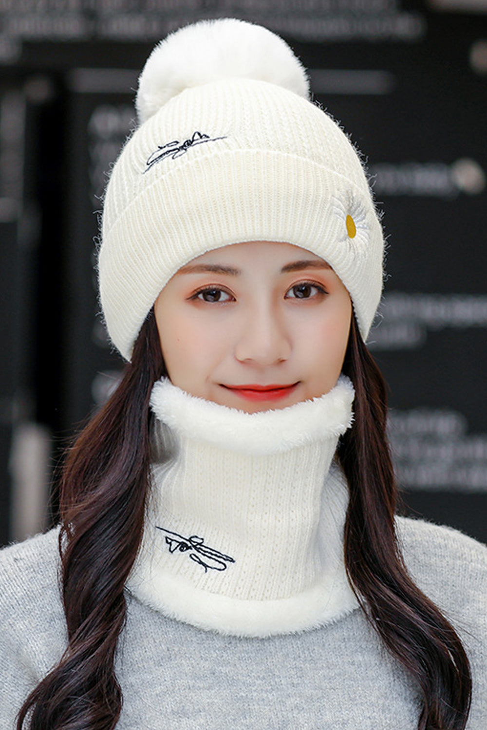 Women Hair Ball Attached Solid Colored Cozy Thick Knitted Hat