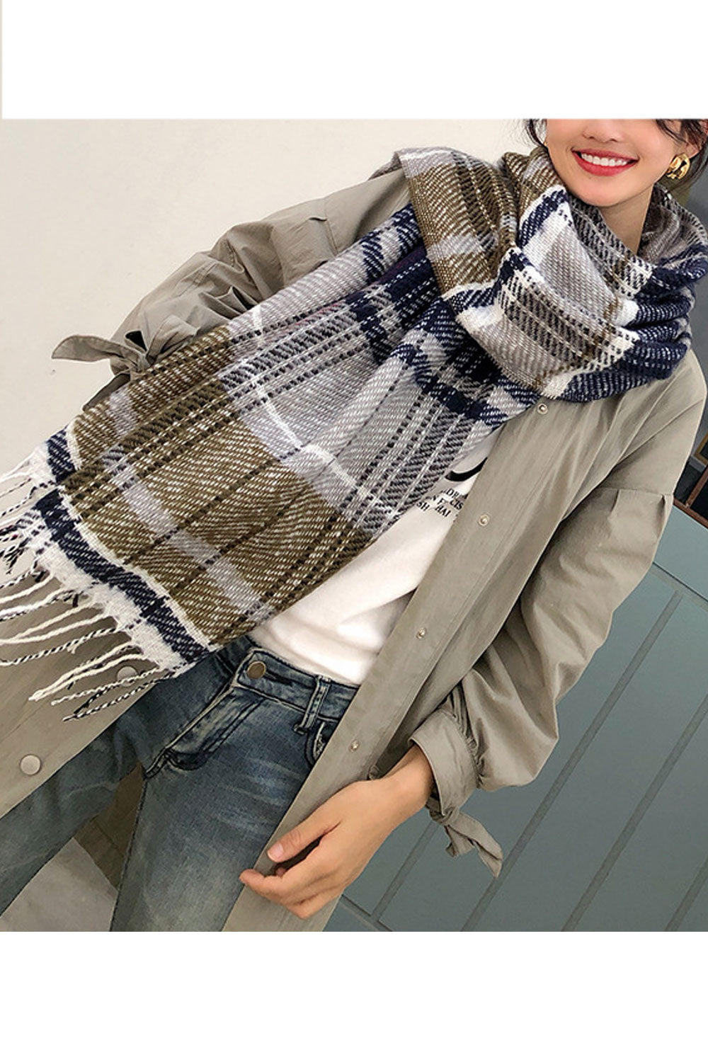 Women Plaid Pattern Comfortable Soft Tassel Decorated Winter Muffler