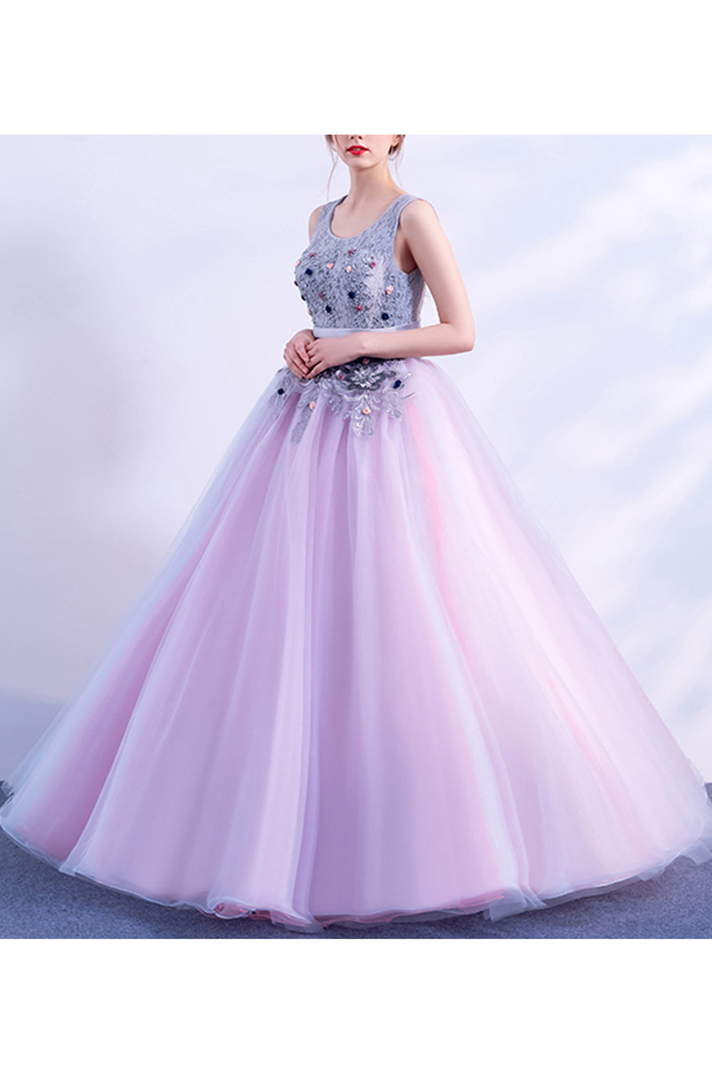 Women Small Zipper Closure Beautiful Embroidered Style Wedding Dress