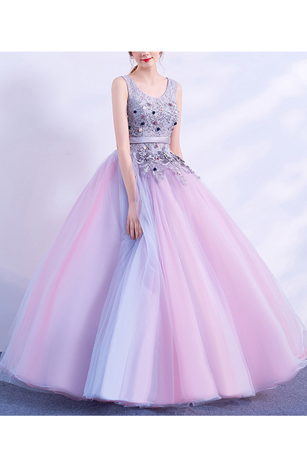 Women Small Zipper Closure Beautiful Embroidered Style Wedding Dress