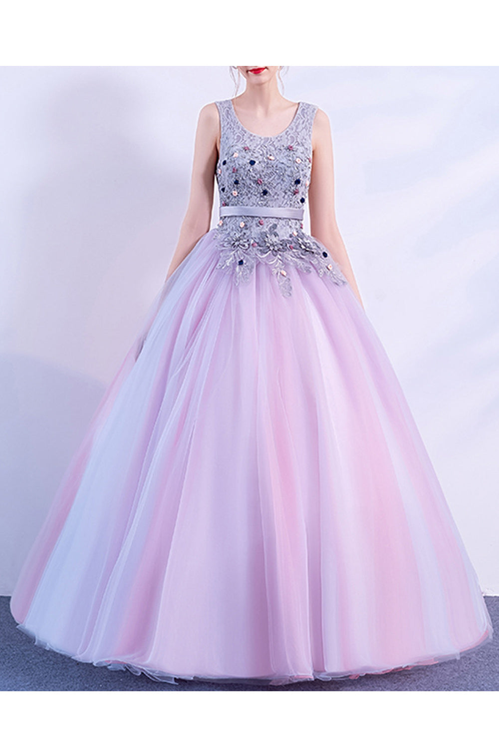 Women Small Zipper Closure Beautiful Embroidered Style Wedding Dress