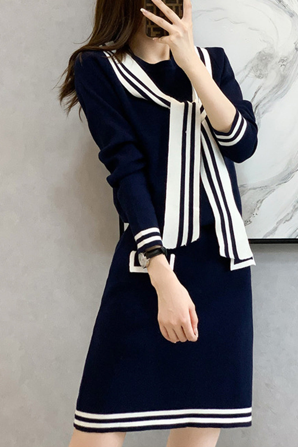 Women Unique Round Neck Striped Pattern Knee Length Long Sleeve Dress