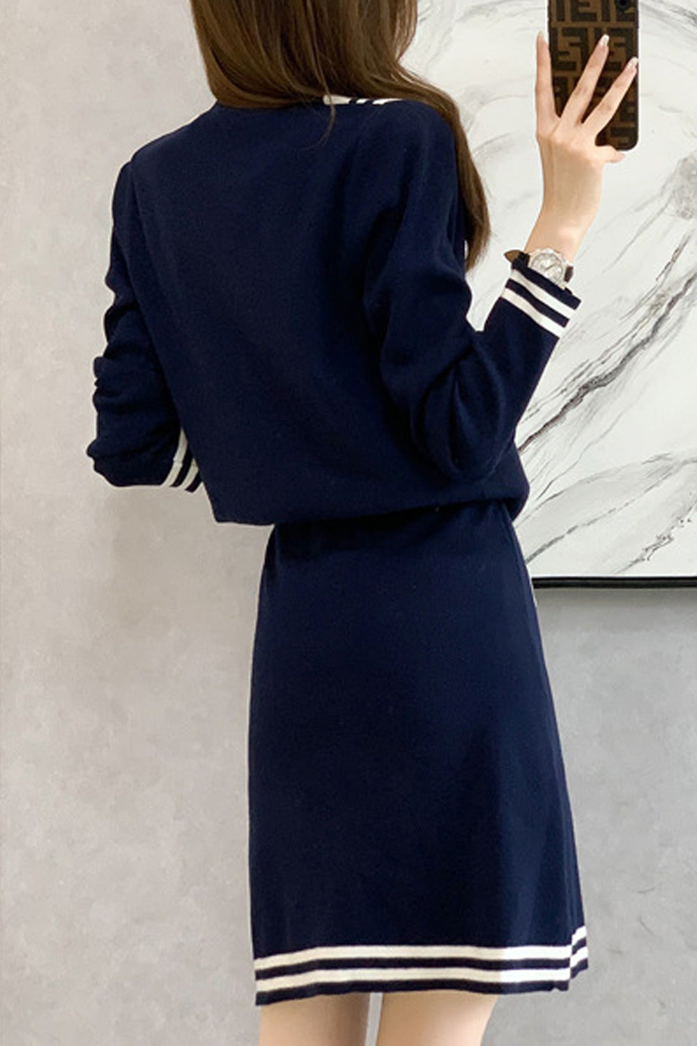 Women Unique Round Neck Striped Pattern Knee Length Long Sleeve Dress