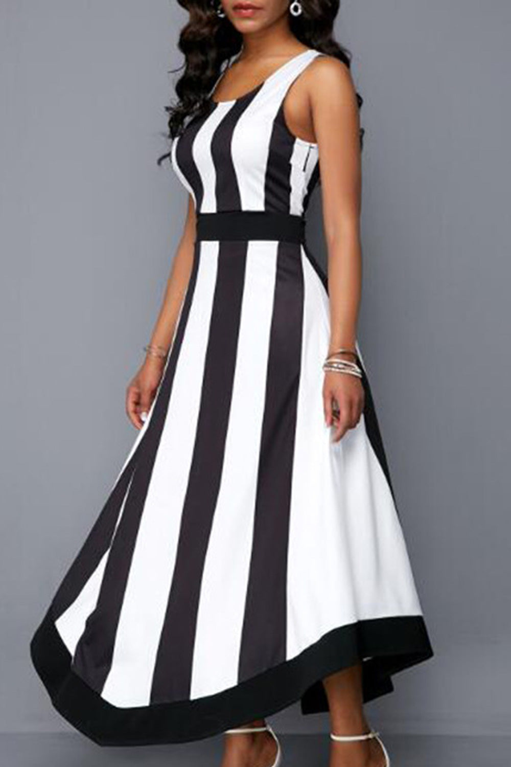 Women Amazing Striped Pattern Round Neck Long Length Sleeveless Dress