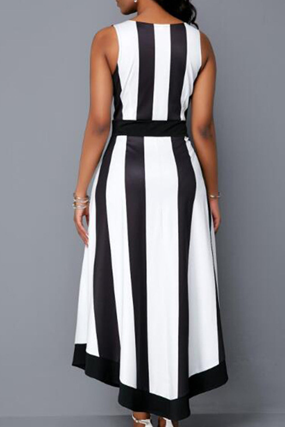 Women Amazing Striped Pattern Round Neck Long Length Sleeveless Dress