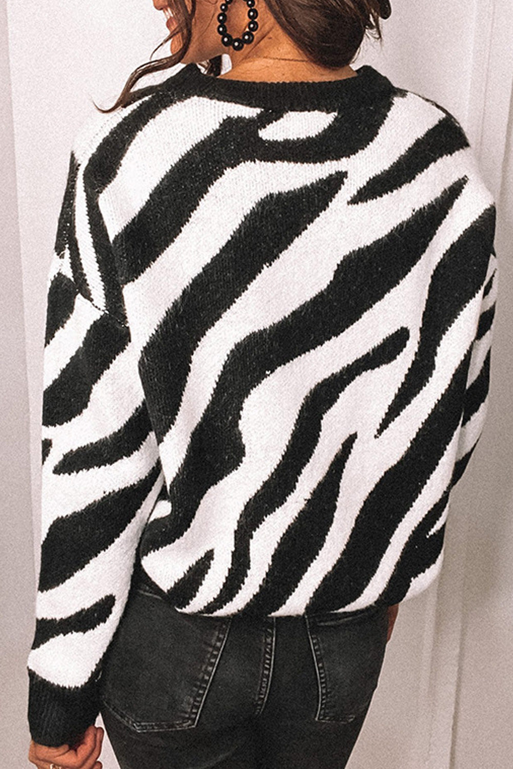 Women Fashionable Knitted Round Neck Ribbed Cuffs Printed Pattern Winter Sweater