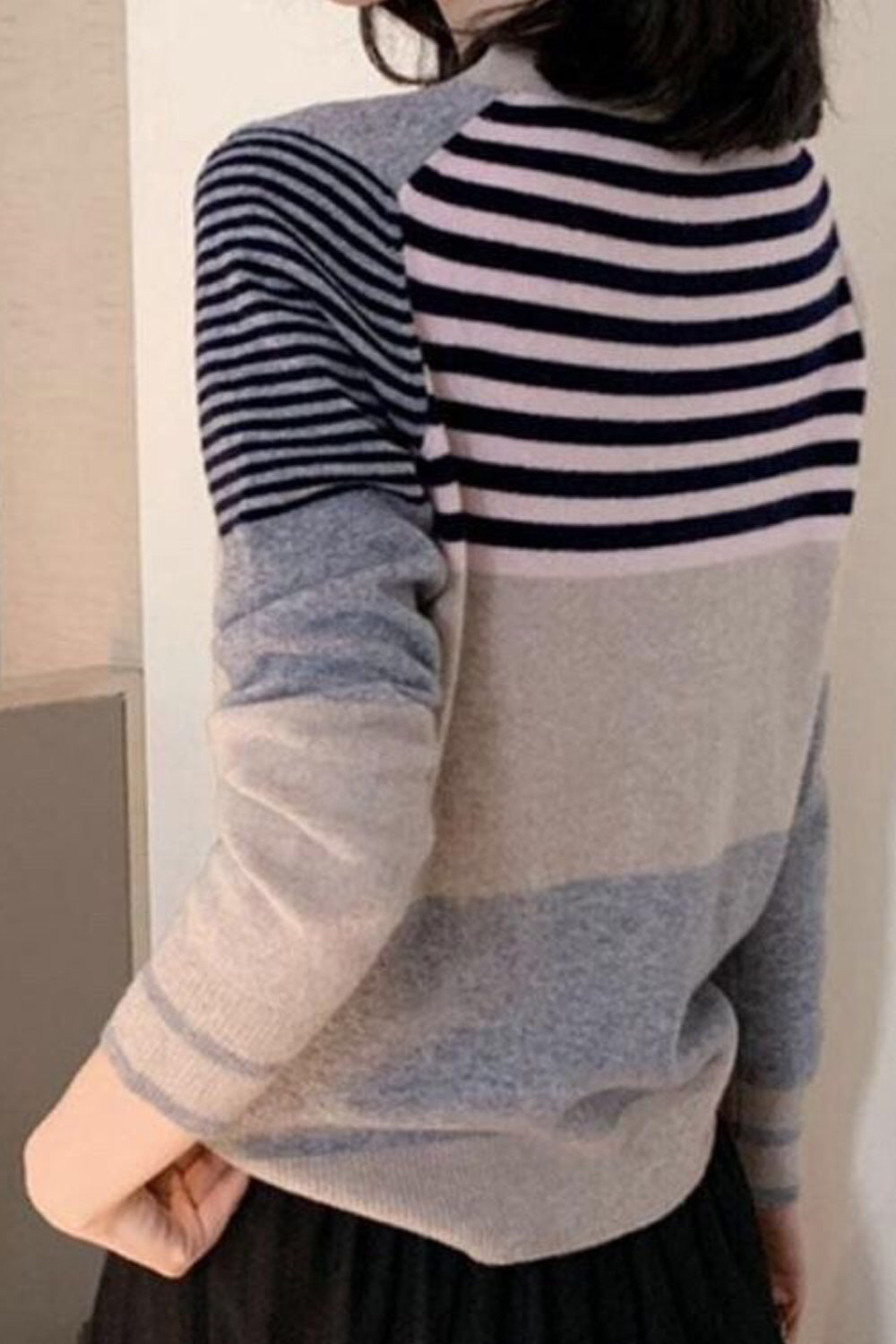 Women Magnificent Plaid Pattern Long Sleeve Button Closure V-Neck Lovely Thick Cardigan