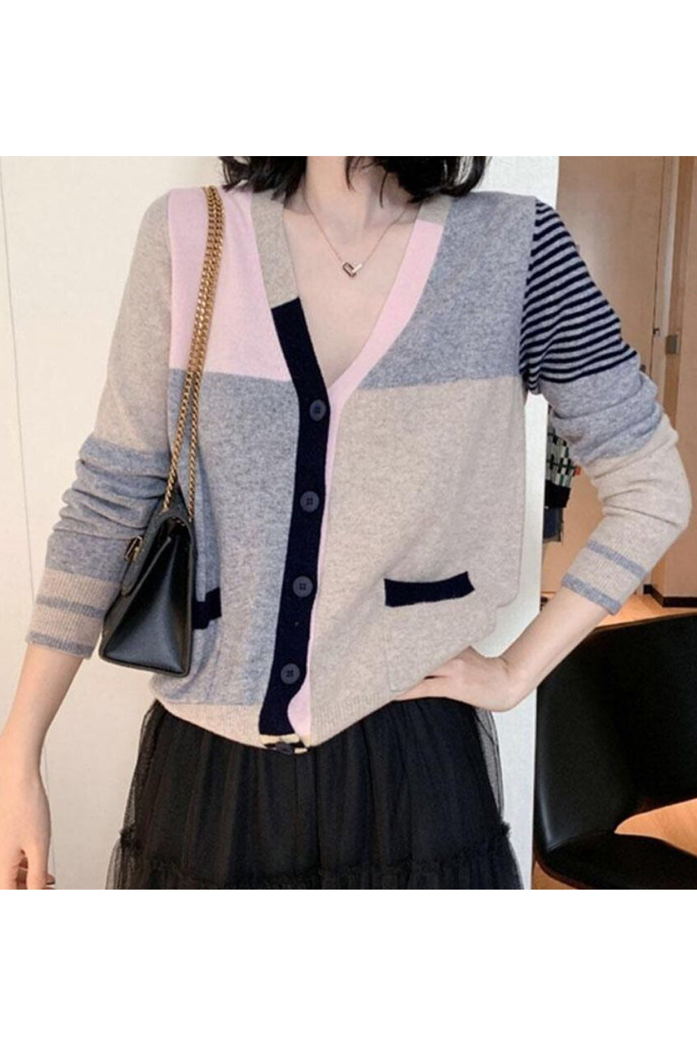 Women Magnificent Plaid Pattern Long Sleeve Button Closure V-Neck Lovely Thick Cardigan