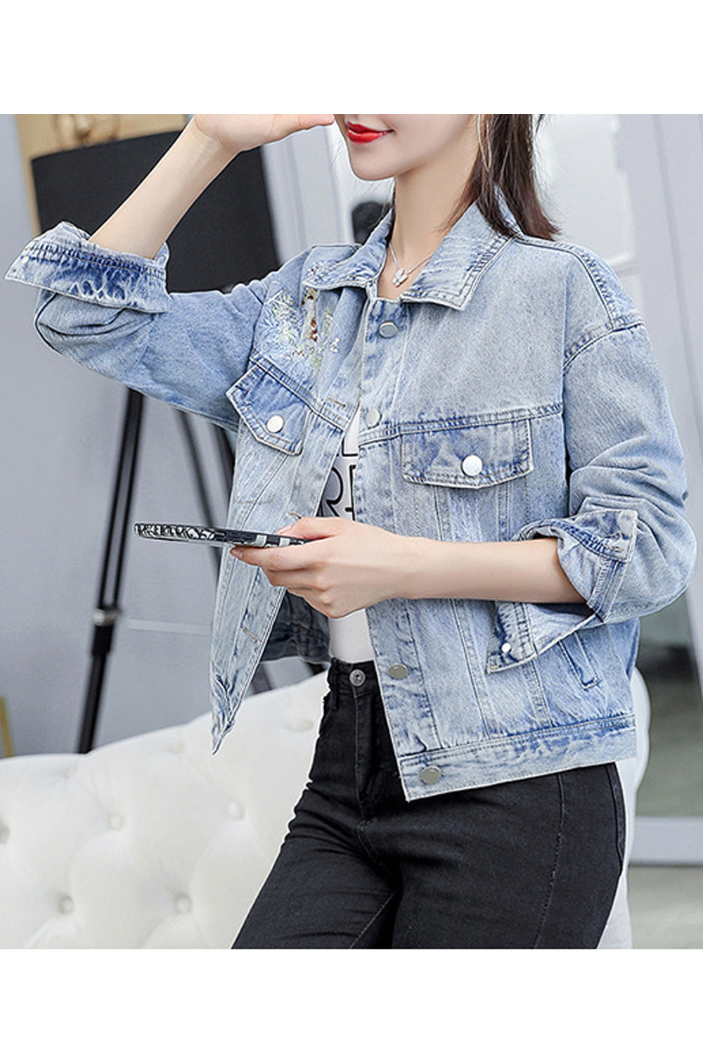 Women Embroidery Pattern Modish Long Sleeve Convenient Collar Neck Denim Jacket