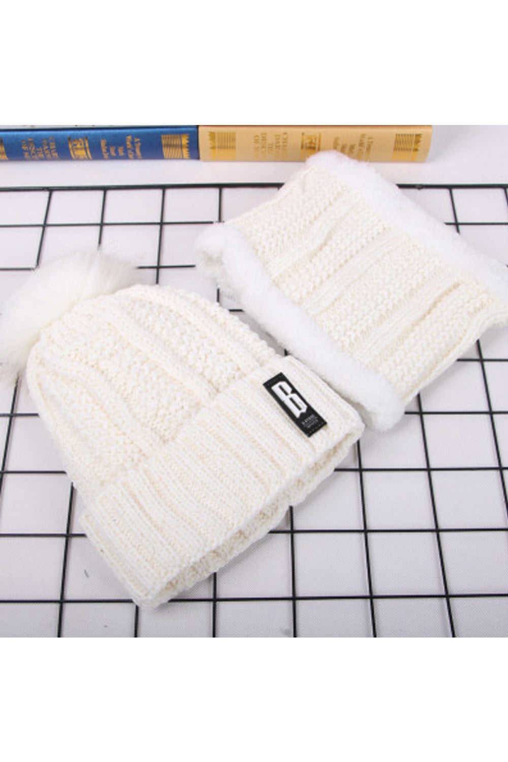 Women Classy Solid Pattern Thick Breathable Knitted Hat